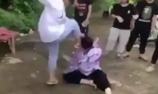 Thanh Hóa: Nữ sinh lớp 8 bị đánh hội đồng dã man, Bộ yêu cầu xử lý nghiêm