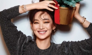 Nhan sắc rực rỡ của bạn gái tài tử Kim Woo Bin ở tuổi 36