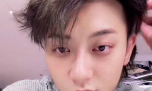 HOT: Hoàng Tử Thao bất ngờ bày tỏ tình yêu với IU ngay trên sóng livestream