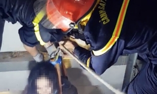 TP.HCM: Thót tim giải cứu cô gái mắc kẹt trong thang máy suốt 1 giờ đồng hồ