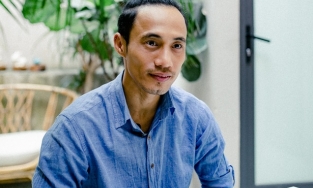  Sau 2 năm vướng scandal quấy rối tình dục, Phạm Anh Khoa tái xuất với vai trò thay thế vị trí Trần Lập trong ban nhạc Bức Tường