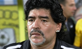 Truyền thông thế giới sốc nặng trước sự ra đi đột ngột của huyền thoại Diego Maradona