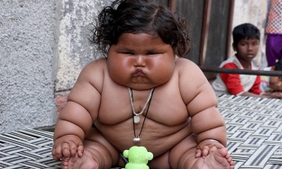 Bé gái nặng nhất thế giới 8 tháng tuổi 20kg từng gây sốt MXH giờ ra sao?