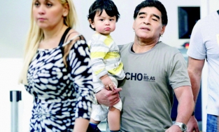 Maradona qua đời, 11 người con lao vào cuộc chiến chia gia tài