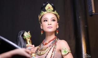 Lộ diện Tân Hoa hậu Hoàn vũ Campuchia 2020: Học vấn khủng, ngoại ngữ đỉnh 