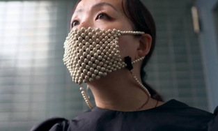 Ngã ngửa với chiếc khẩu trang giá 230 triệu đồng dành cho người giàu ở Nhật Bản