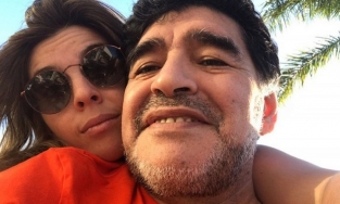 Tâm thư xúc động của con gái huyền thoại Maradona tiễn biệt cha