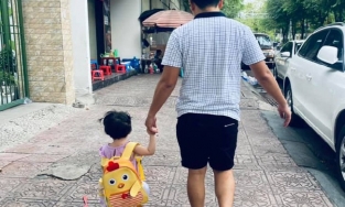 Con gái cưng của Nhã Phương - Trường Giang lần đầu lộ diện