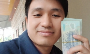 Nhặt được balo đầy tiền, cán bộ xã đăng lên Facebook tìm chủ nhân