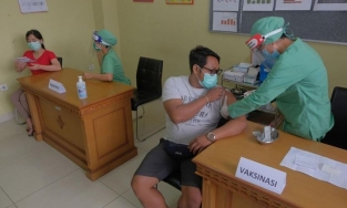 Indonesia cung cấp vaccine Covid-19 miễn phí cho công dân