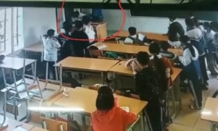Công an xác minh vụ phụ huynh xông vào trường đấm đá liên tiếp học sinh lớp 6