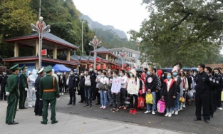 Lạng Sơn: Tiếp nhận người xuất cảnh trái phép, phát hiện 2 kẻ bị truy nã