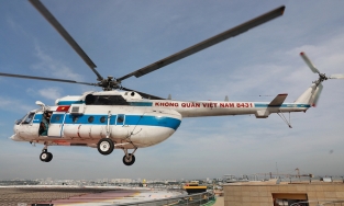 Bãi đáp trực thăng đầu tiên trên nóc bệnh viện Quân y 175 hoạt động