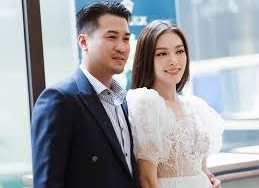 Linh Rin chia sẻ chuyện bất ngờ bị Phillip Nguyễn 'tóm gọn' trên đường