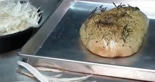 Thái Lan: Tái chế lông gà thành bột làm bánh và thực phẩm chay