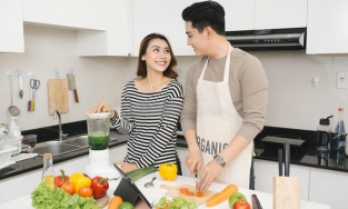 Cư dân mạng tranh cãi dữ dội câu chuyện nữ sinh viên năm nhất sống thử với bạn trai