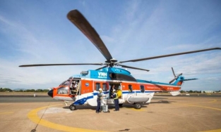 Thuê trực thăng tìm kiếm hai nhân viên trạm hải đăng bị sóng cuốn mất tích