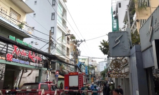 TP.HCM: Quán bún sập do nổ bình gas, kính văng xa đến 30m