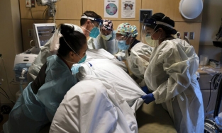 Cứ 10 phút có một người chết vì Covid-19 ở Los Angeles