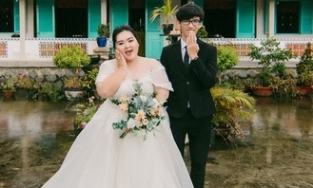 Cặp vợ chồng đũa lệch đi 13 tỉnh thành miền Tây chụp ảnh cưới