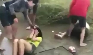 Đồng Nai: Hai nữ sinh THCS bị chặn đánh dã man giữa đường vì tiếng nẹt bô