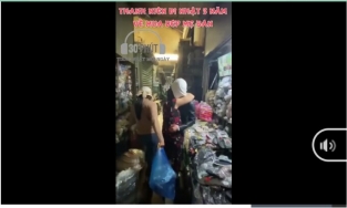 Giả làm khách mua hàng, du học sinh khiến mẹ bật khóc sau 3 năm xa cách