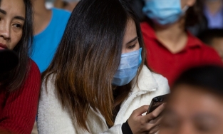 Hậu đám cưới, Viên Minh lần đầu tới sân cổ vũ Công Phượng