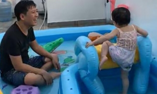 Nhã Phương tiết lộ khoảnh khắc Trường Giang chơi đùa bên con gái khi mẹ vắng nhà cực dễ thương