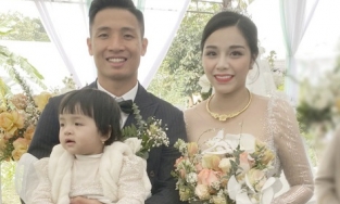 Đám cưới Bùi Tiến Dũng ở Hà Tĩnh: Cô dâu Khánh Linh và bé Sushi là tâm điểm