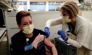 Nhiều nhân viên y tế Mỹ từ chối tiêm vaccine Covid-19