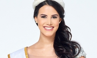 Bố qua đời vì Covid-19, Hoa hậu Quốc tế 2018 cũng nhận kết quả dương tính