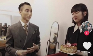 Hải Tú lộ nhan sắc đời thường kém xinh cạnh 'sếp' Sơn Tùng M-TP