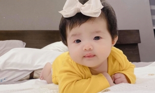 Đông Nhi khoe loạt ảnh cận mặt con gái Winnie