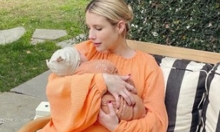 Nữ minh tinh Emma Roberts lần đầu khoe con trai mới sinh
