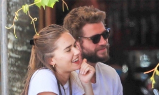 Tài tử Liam Hemsworth mừng sinh nhật lần thứ 31 bên bạn gái