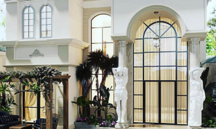 Lệ Quyên khoe cận cảnh biệt thự mới tậu, ẩn ý việc 'về chung một nhà' với tình trẻ