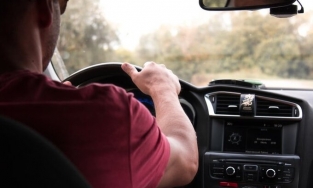 Người đàn ông có bằng lái xe sau 157 lần thi trượt