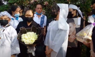 Tang lễ cố ca sĩ Vân Quang Long: Người để tang lại là vợ cũ