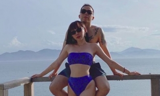 Tóc Tiên khoe ảnh bikini nóng bỏng bên Hoàng Touliver kèm lời chúc sinh nhật đặc biệt