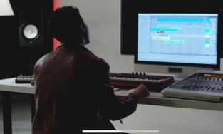 Sơn Tùng nhá hàng sản phẩm lúc nửa đêm sau màn nhắn nhủ gây bão 'Thương em'