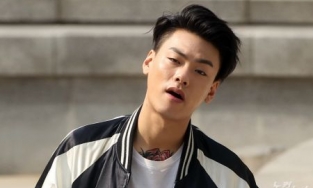 Rapper Iron - thành viên 'hụt' của BTS qua đời bí ẩn ở vườn hoa chung cư