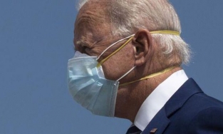 Chuyên gia khuyến nghị đeo hai khẩu trang để phòng biến thể Covid-19 