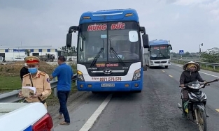 Quảng Ngãi: Tạm giữ phương tiện, truy vết 50 hành khách trở về từ vùng dịch