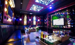 Hà Nội yêu cầu đóng cửa quán karaoke, vũ trường, quán bar từ 0h ngày 1/2