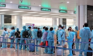 Bác bỏ thông tin đóng cửa sân bay Nội Bài vì dịch Covid-19 