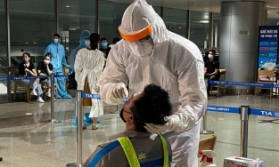 4 đồng nghiệp của nhân viên sân bay Tân Sơn Nhất nghi nhiễm Covid-19