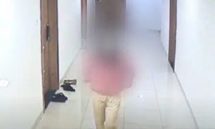 Camera CC Garden Hill (Hà Nội) ghi lại cảnh BN2009 không tự giác cách ly, 2 lần xuống tầng 1 chung cư gội đầu