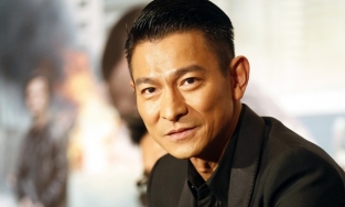 'Thiên vương' Lưu Đức Hoa gây sốt khi dùng mạng xã hội ở tuổi 60