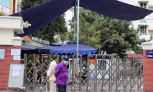 Bệnh viện Mắt TP.HCM dừng khám bệnh, đóng kín cửa vì liên quan đến ca nhiễm Covid-19