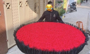 Nghệ An: Thanh niên mua 999 bông hoa hồng để tỏ tình nhân ngày Valentine